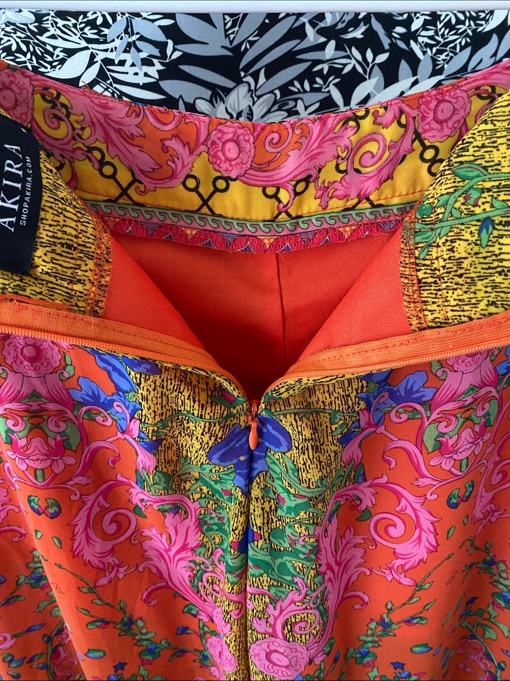 AKIRA Coral Pink & Orange Bohemian Floral wide leg pants with back zipper - Picture 4 of 10
